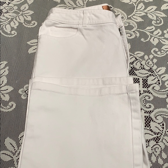 Dana Buchman Size 2 white Flare Jeans - Picture 3 of 5